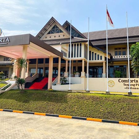 Comforta Hotel Tanjung Pinang Exterior photo