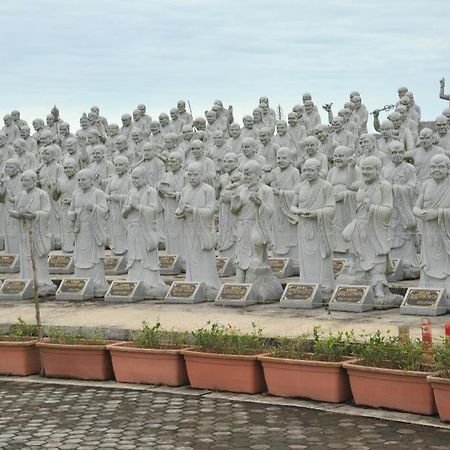 Comforta Hotel Tanjung Pinang Exterior photo