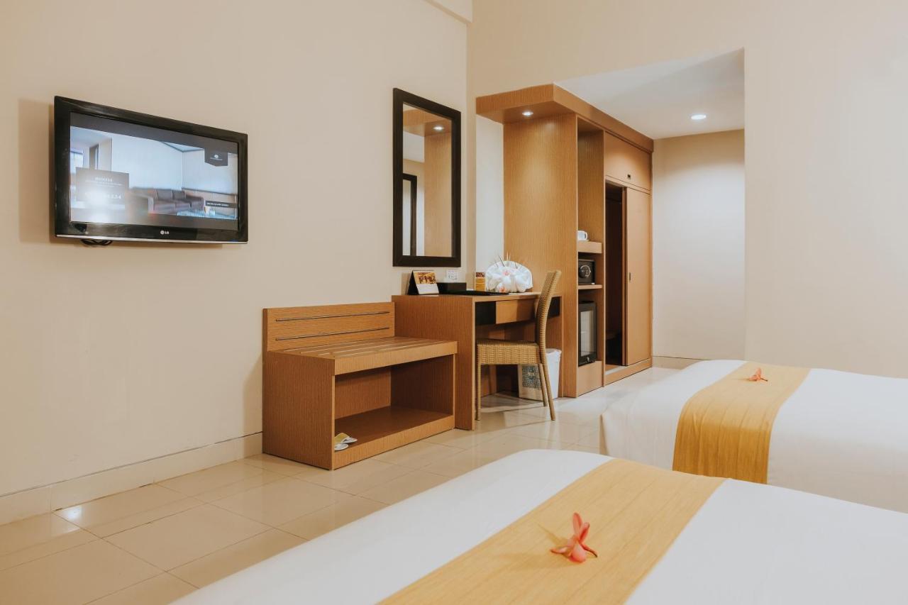 Comforta Hotel Tanjung Pinang Exterior photo