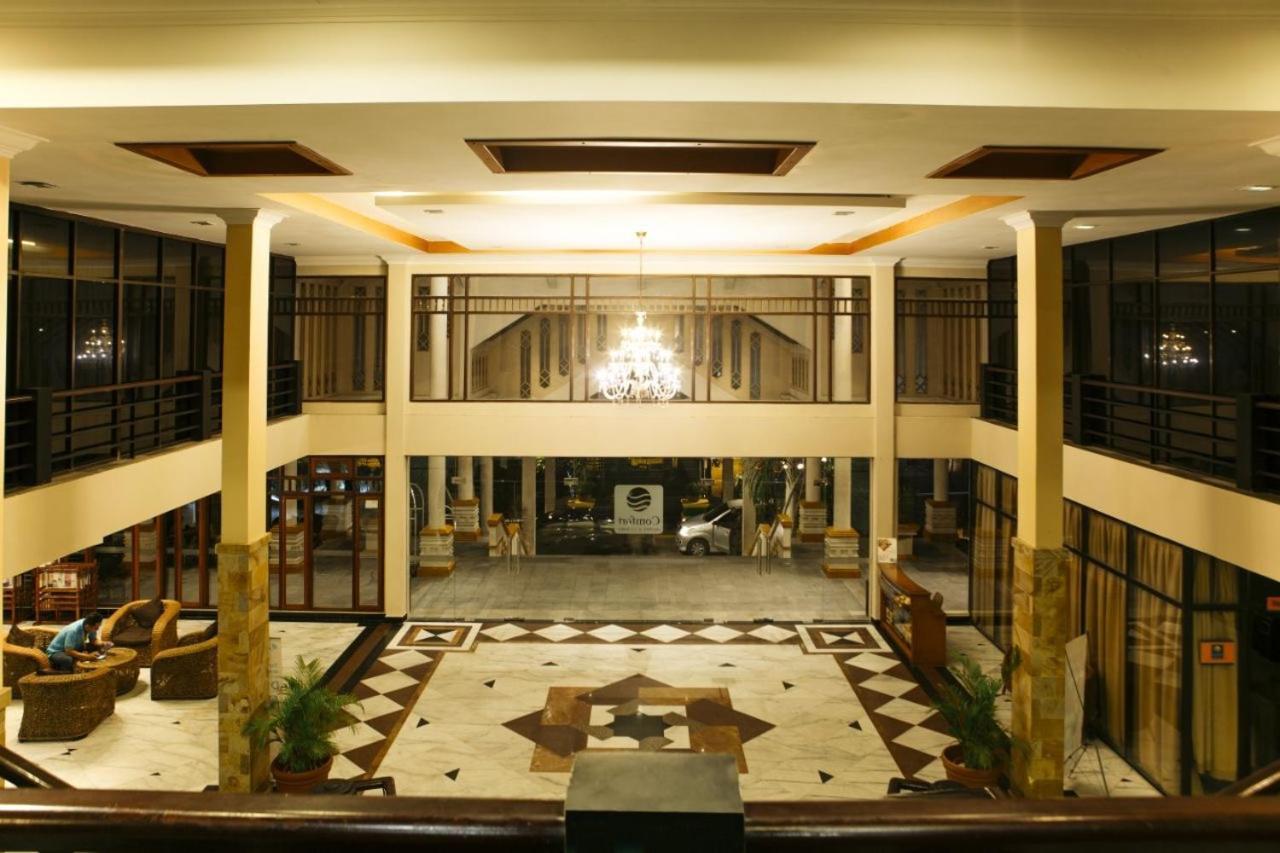 Comforta Hotel Tanjung Pinang Exterior photo