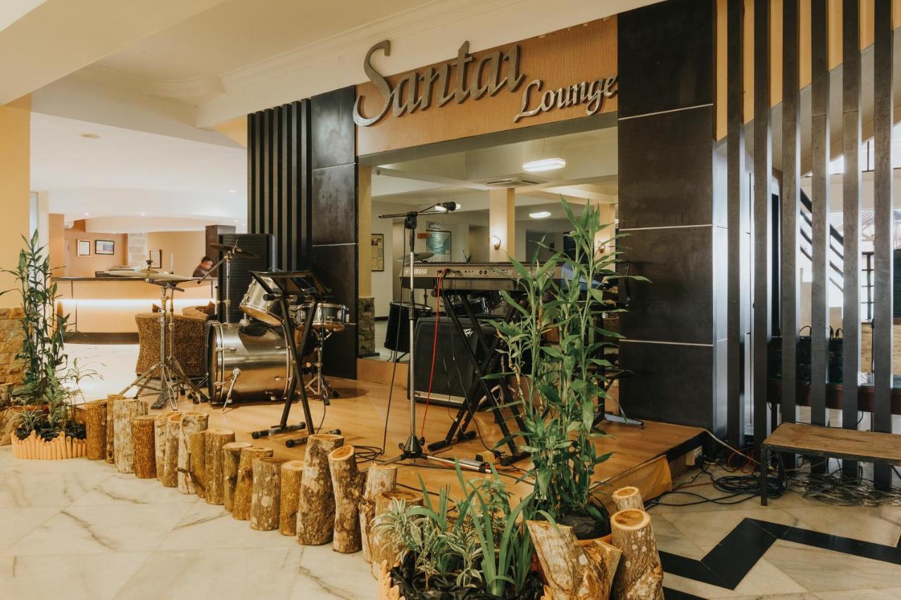 Comforta Hotel Tanjung Pinang Exterior photo