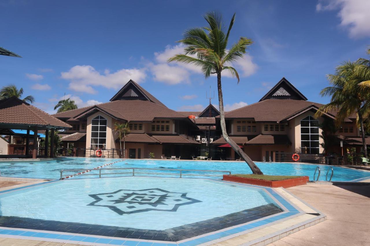 Comforta Hotel Tanjung Pinang Exterior photo
