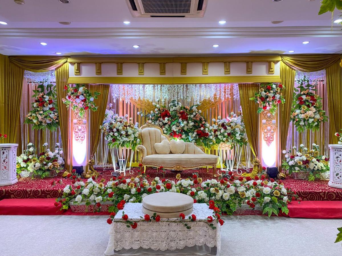 Comforta Hotel Tanjung Pinang Exterior photo