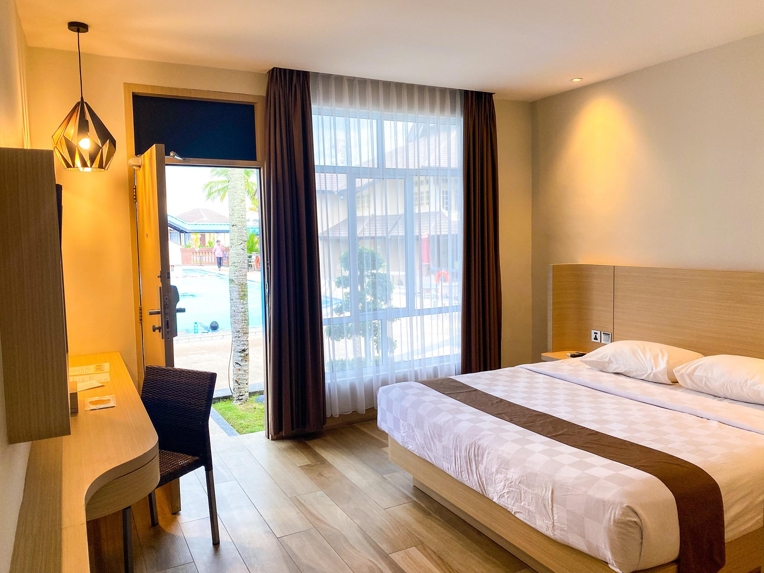 Comforta Hotel Tanjung Pinang Exterior photo