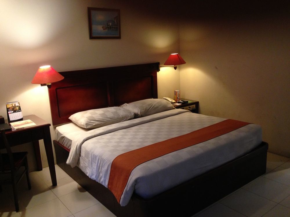 Comforta Hotel Tanjung Pinang Exterior photo