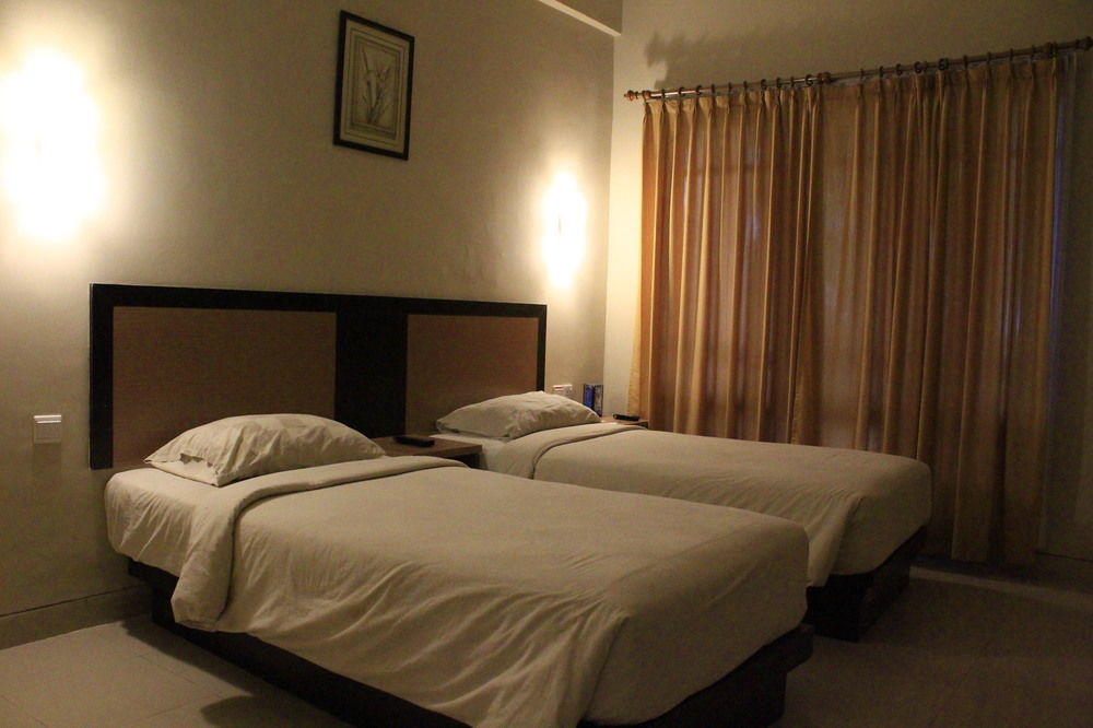 Comforta Hotel Tanjung Pinang Exterior photo