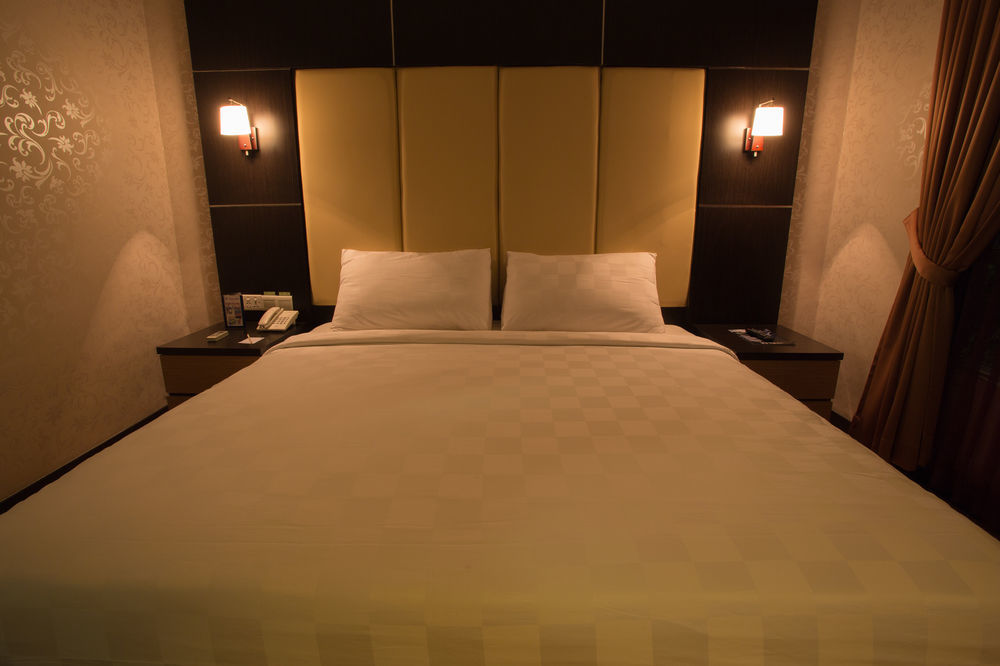 Comforta Hotel Tanjung Pinang Exterior photo