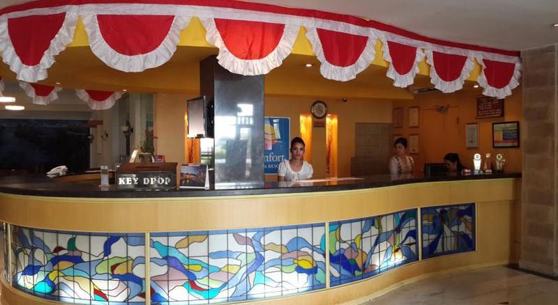 Comforta Hotel Tanjung Pinang Exterior photo