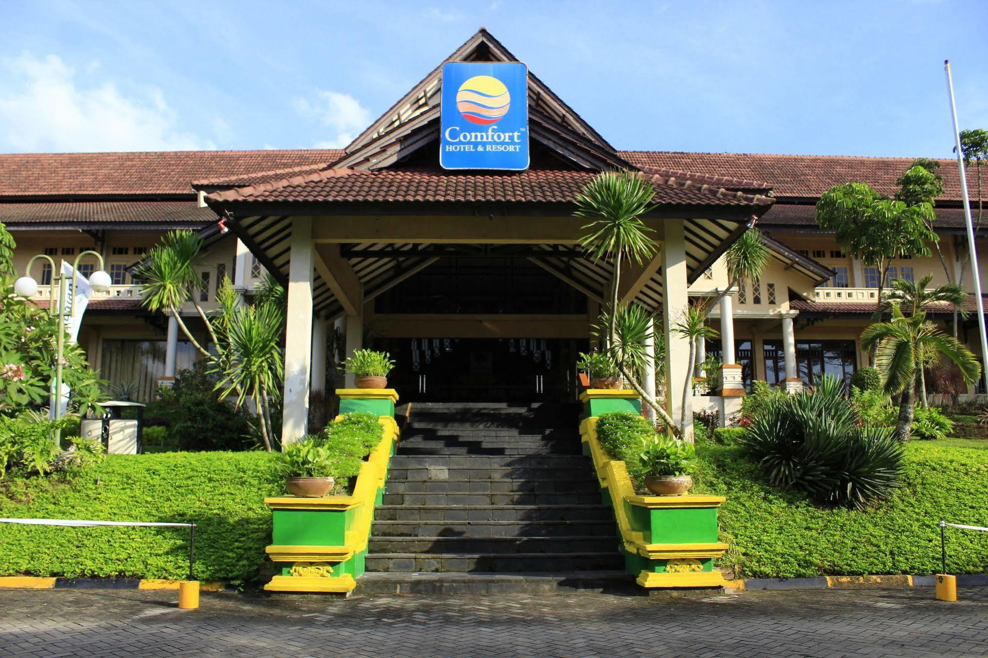 Comforta Hotel Tanjung Pinang Exterior photo